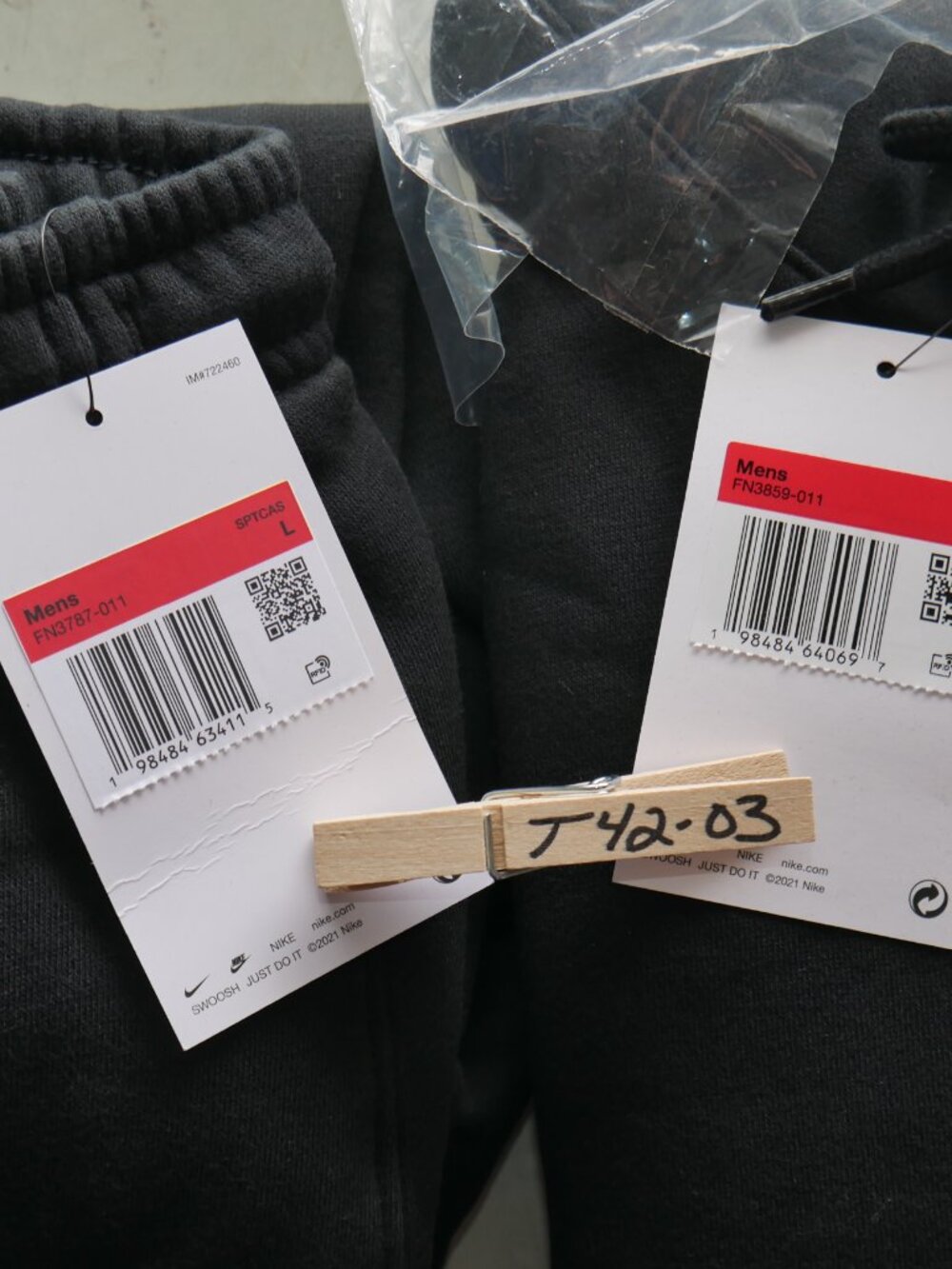 Nike Club Fleece 2 Piece Sweatsuit Outfit Hoodie Joggers Set Black Pink NWT - Picture 13 of 14